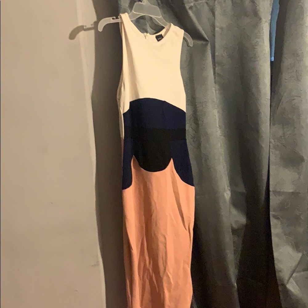 Dress - Picture 8 of 8